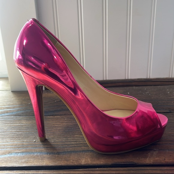 Guess Hot Pink Mettalic Peep-Toe Pumps - Picture 7 of 8